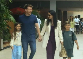 Michel Teló e Thais Fersoza curtem domingo em família no RJ