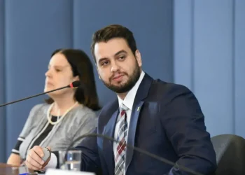 Ministro Moraes manda ex-assessor retornar à prisão no Paraná