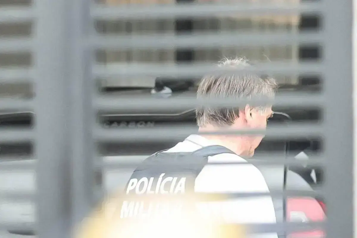 Moraes veta acesso irrestrito de filhos a Bolsonaro em prisão domiciliar