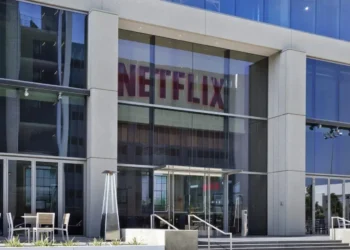 Netflix desiste da Warner Bros. e ganha com multa bilionária