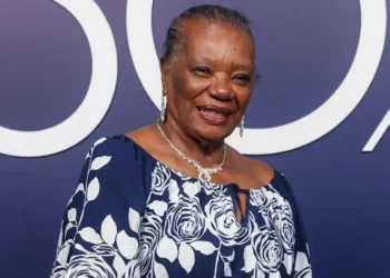 Neusa Borges conquista contrato vitalício com a Globo aos 84 anos
