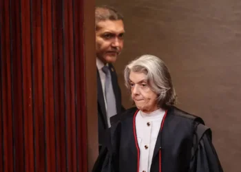 Nova regra do TSE proíbe ChatGPT de privilegiar candidatos nas eleições de 2026