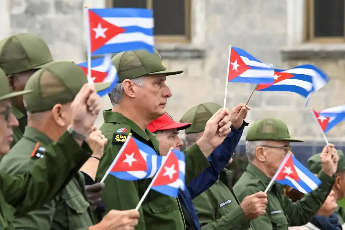O futuro de Cuba e a sombra de Raúl Castro: entre o embargo e a memória