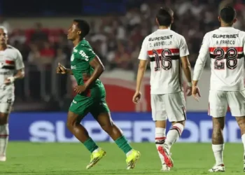 Palmeiras vence São Paulo e mantém liderança no Campeonato Brasileiro