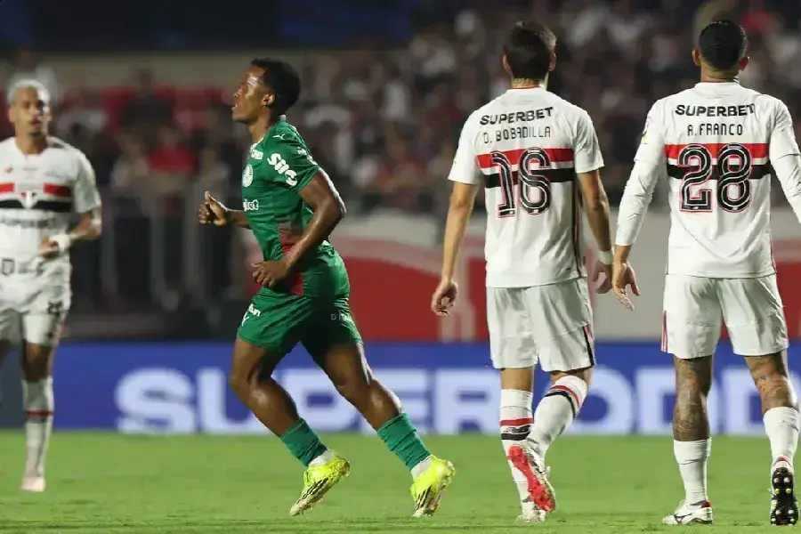 Palmeiras vence São Paulo e mantém liderança no Campeonato Brasileiro