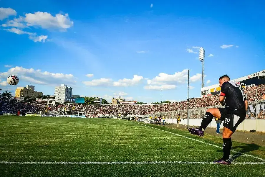 Ponte Preta enfrenta crise e perde titulares antes da Série B de 2026