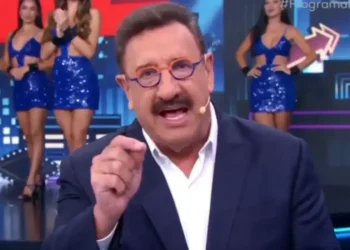 Ratinho critica mudanças constantes de horário em seu programa no SBT