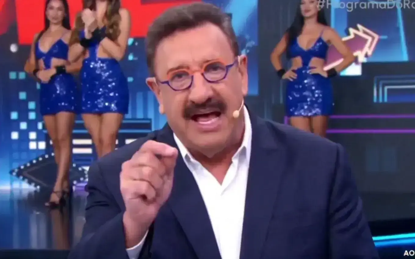 Ratinho critica mudanças constantes de horário em seu programa no SBT