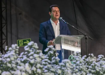Ratinho Junior desiste da corrida presidencial e busca sucessor no Paraná