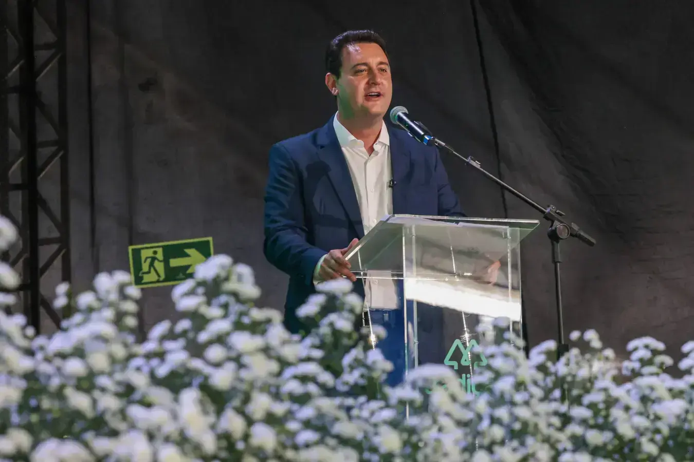 Ratinho Junior desiste da corrida presidencial e busca sucessor no Paraná