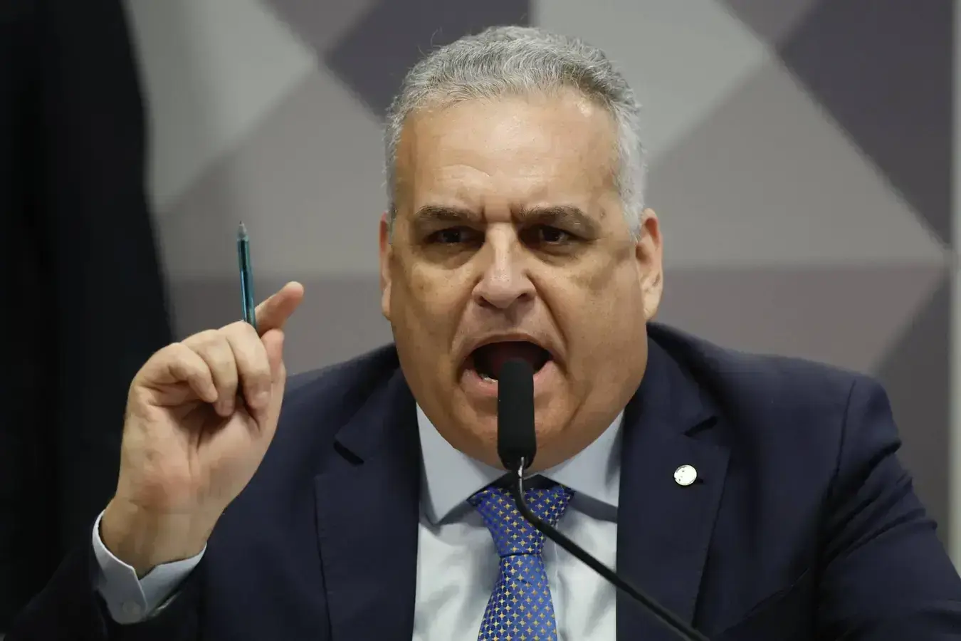 Relator da CPI do INSS propõe novas regras e poderes às comissões