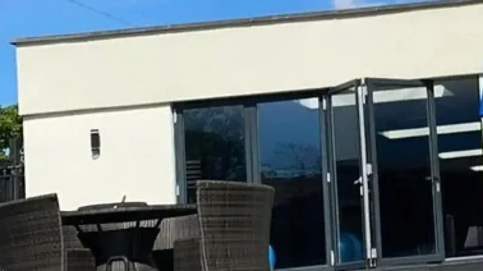 Richarlison exibe mansão de luxo em Crosby Beach e sua rotina