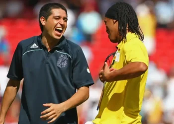 Riquelme: O último romântico do futebol em destaque na PLACAR