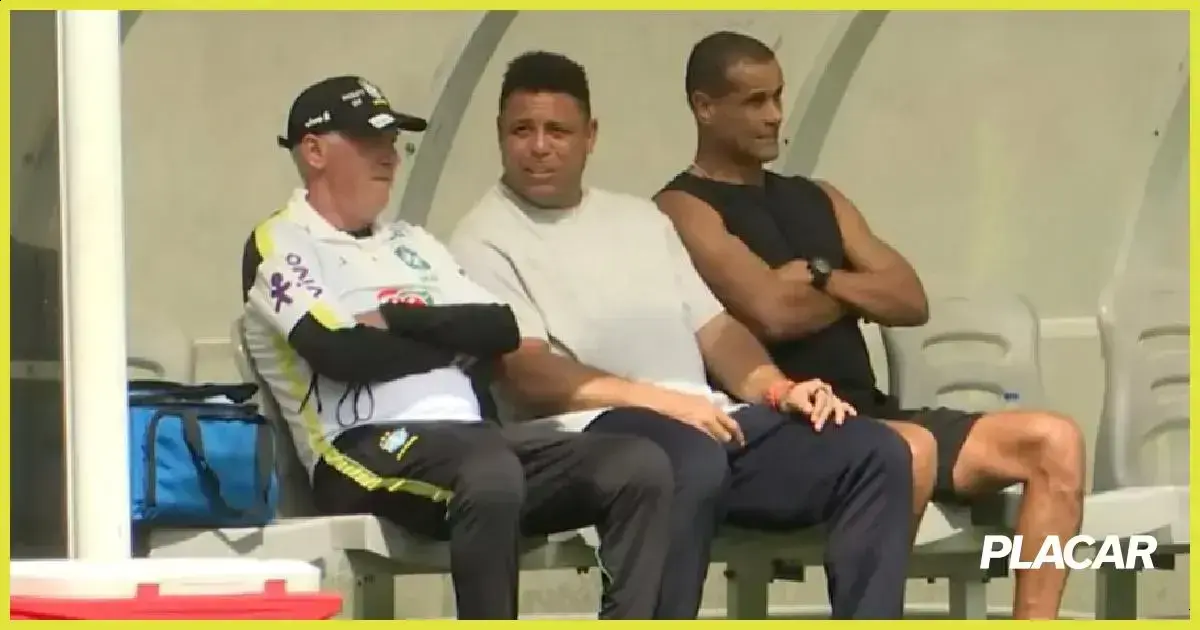 Ronaldo e Rivaldo visitam treino da seleção antes da Copa do Mundo