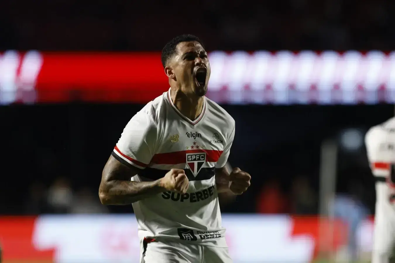 São Paulo inicia era Roger Machado com vitória sobre a Chapecoense