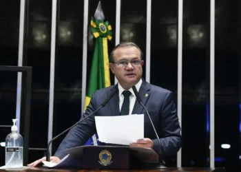Senador faz vídeo sobre visita a Bolsonaro antes de se encontrar com o ex-presidente