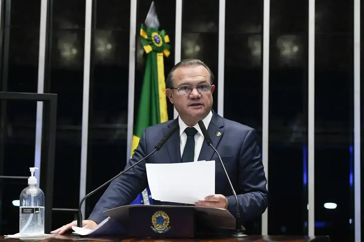 Senador faz vídeo sobre visita a Bolsonaro antes de se encontrar com o ex-presidente