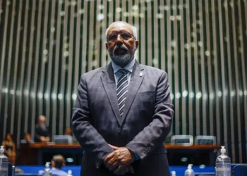 Senador Paulo Paim destaca João Campos como potencial sucessor de Lula em 2030