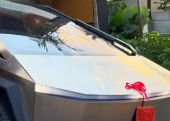 Sthe Matos e Kevi Jonny: Aniversário de Casamento com Carro Milionário