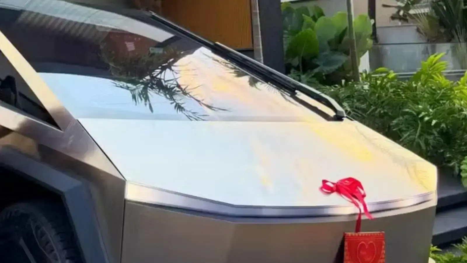 Sthe Matos e Kevi Jonny: Aniversário de Casamento com Carro Milionário
