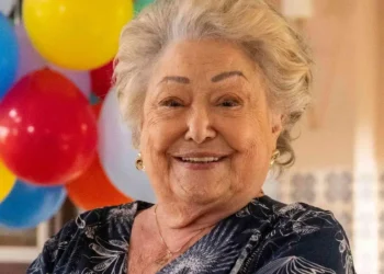 Suely Franco assina contrato vitalício com a Globo após sucesso na novela