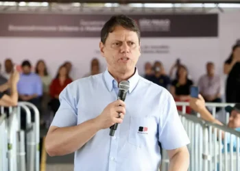 Tarcísio critica Haddad: Aumentos de impostos a cada 30 dias