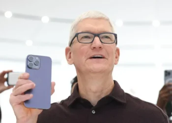 Tim Cook desmente boatos de aposentadoria e reafirma dedicação à Apple