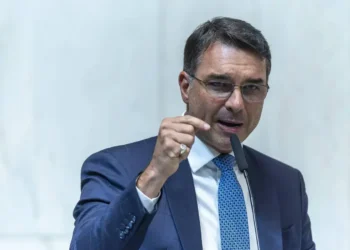 TJ-RJ nega retomada de investigações sobre Flávio Bolsonaro