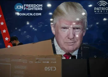Trump e a ameaça autoritária nos EUA: o futuro da democracia