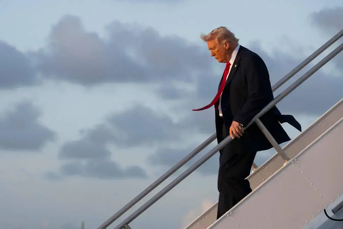 Trump e os Erros de Bush: Lições do Conflito no Irã
