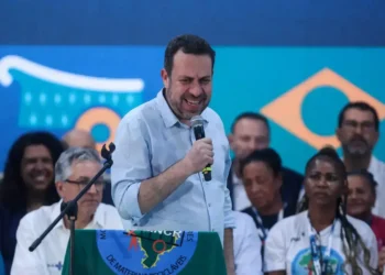 Uber notifica Boulos após denúncia do ministro sobre plataformas