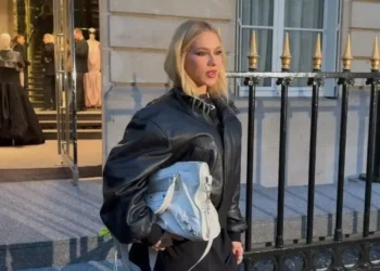 Virginia Fonseca estreia na Paris Fashion Week com Balenciaga