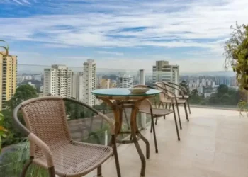 A cobertura luxuosa de Pelé à venda por R$ 5 milhões em São Paulo