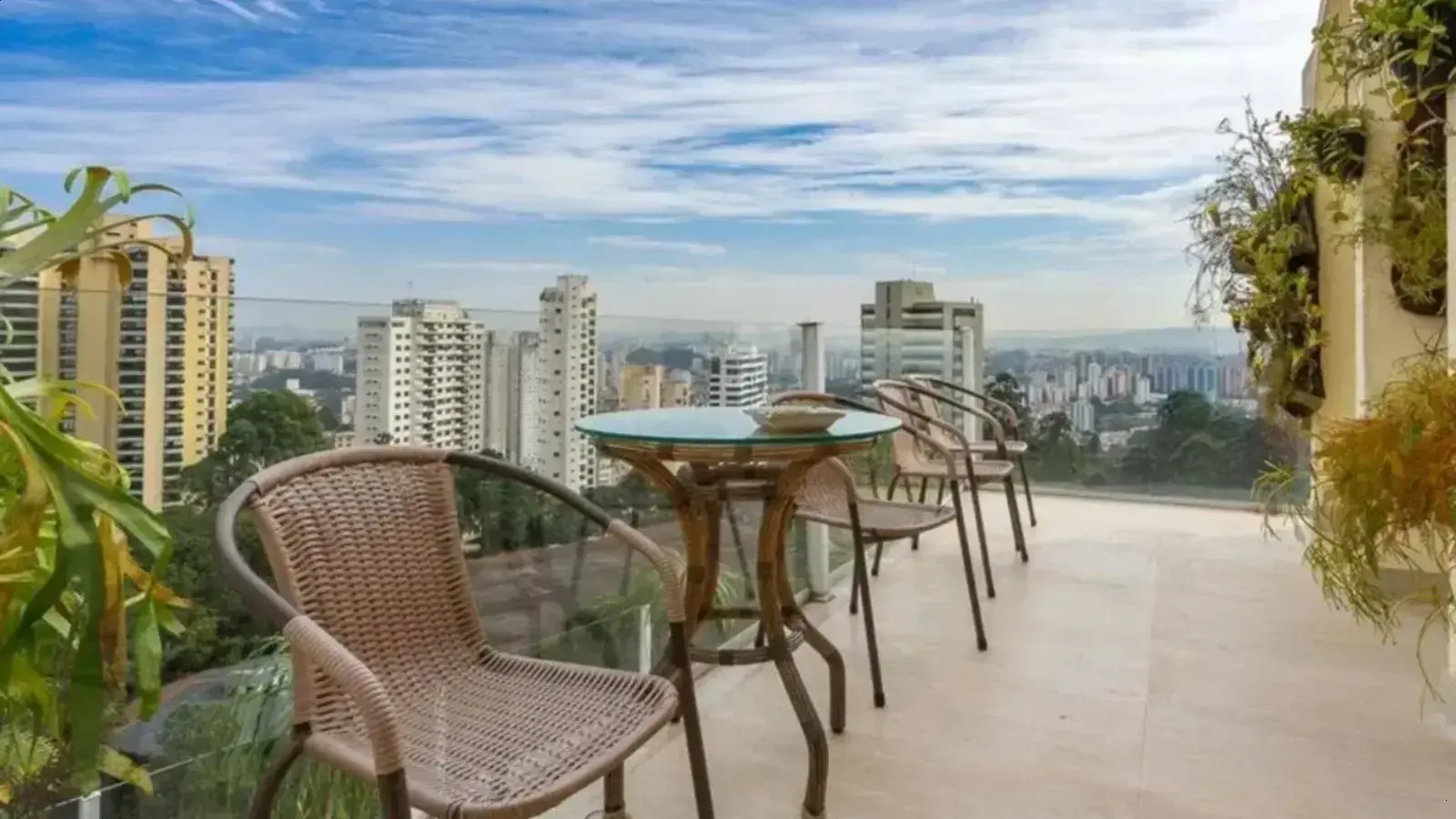 A cobertura luxuosa de Pelé à venda por R$ 5 milhões em São Paulo