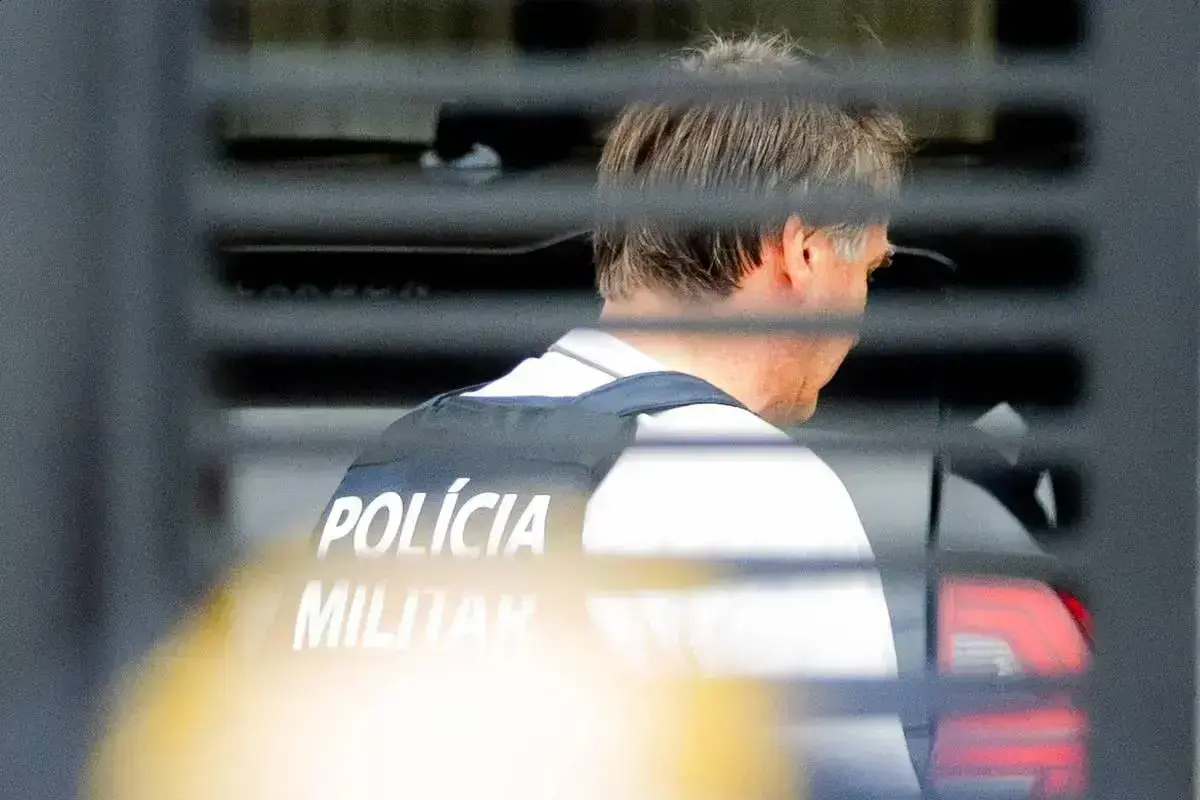 Advogados de Bolsonaro enviam laudo ao STF sobre cirurgia no ombro
