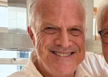 Alberto Bial Compartilha Imagem com o Irmão Pedro Bial e Surpreende Seguidores