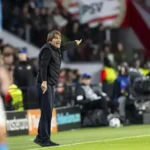 Antonio Conte se oferece para comandar seleção italiana após crise