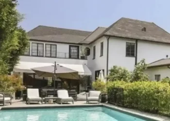 Ator famoso adquire mansão em Beverly Hills avaliada em R$ 55 milhões