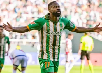 Betis pune Bakambu após atraso em jogos da seleção congolesa