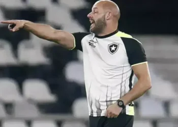 Botafogo anuncia Franclim Carvalho como novo técnico após demissão
