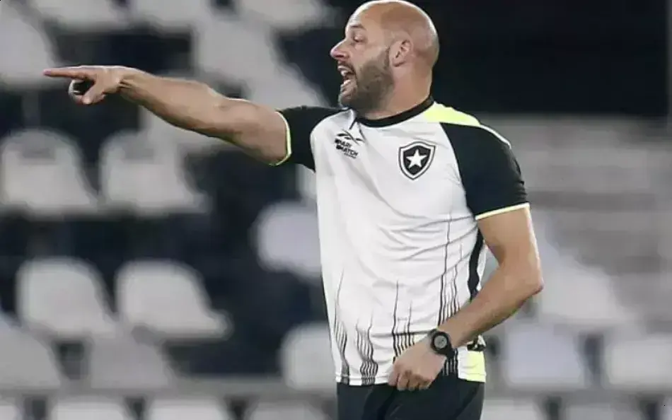 Botafogo anuncia Franclim Carvalho como novo técnico após demissão