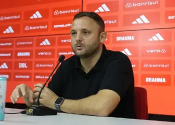 Ceará avança na contratação de André Mazzuco para reestruturação.
