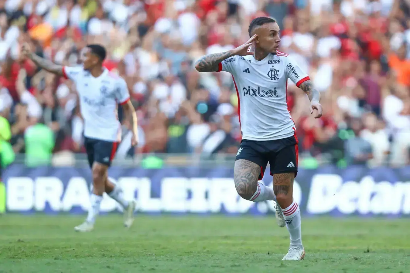 Cebolinha ainda sem futuro definido no Flamengo até a renovação do contrato