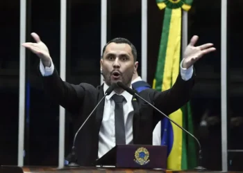 Cleitinho busca apoio em Minas e avança na disputa ao governo