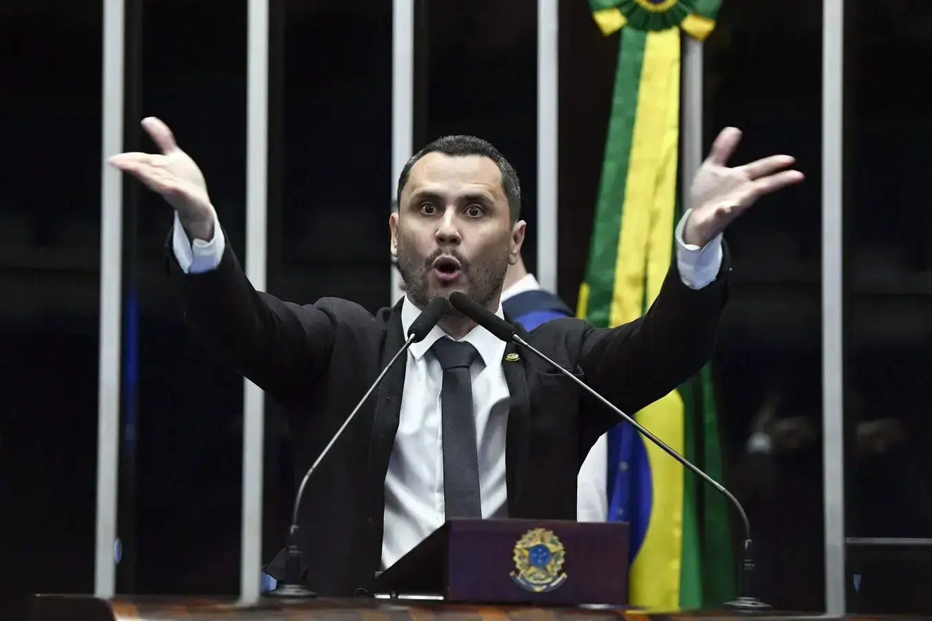 Cleitinho busca apoio em Minas e avança na disputa ao governo