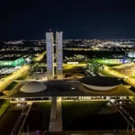 Congresso ilumina mensagem contra o Holocausto em homenagem a vítimas