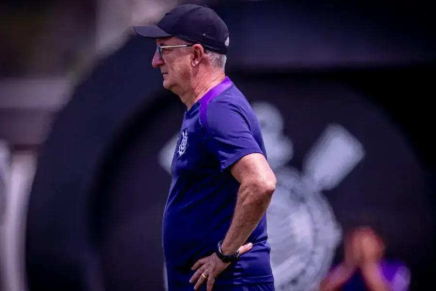 Corinthians demite Dorival Júnior após fase difícil no comando