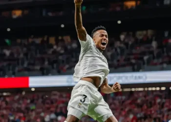 Éder Militão retorna ao Real Madrid após lesão e se prepara para o Mallorca