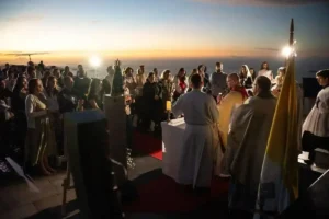 Editora católica celebra centésimo box aos pés do Cristo Redentor