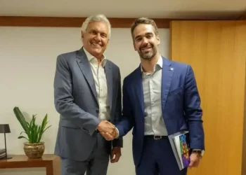 Eduardo Leite pede desculpas a Caiado após críticas sobre a Presidência